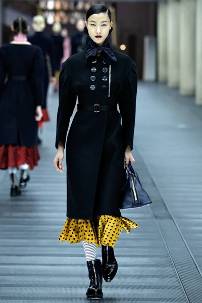 Look 18